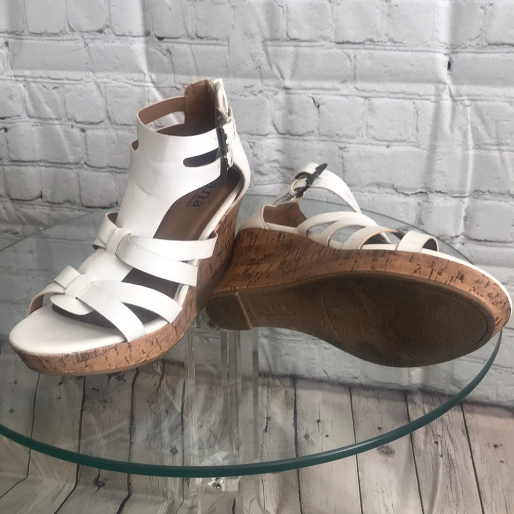 White wedges